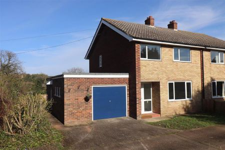 3 bedroom semi-detached house to rent - Photo 2