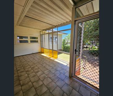 136 South Street, Centenary Heights, Qld 4350 - Photo 3