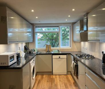 Windsor Close GU2 7QU - Photo 5