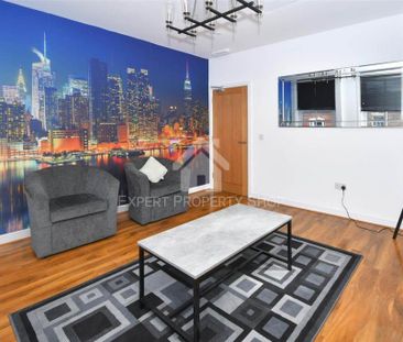 1 bedroom in a house share to rent - Photo 2