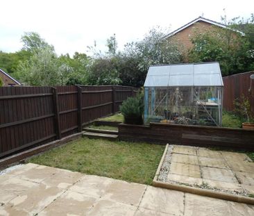 4 bedroom end of terrace house to rent - Photo 4