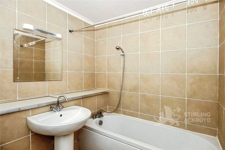 Harvey Lodge, Harvey Road, Guildford, Surrey, GU1 3NJ - Photo 5
