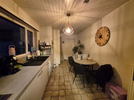 Centraal gelegen 3 slaapkamer woning met tuin. - Photo 2