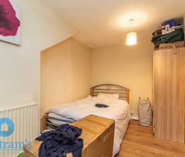 4 bed Mid Terraced House for Rent - Photo 1