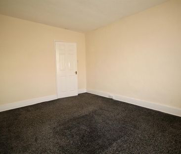 1 Bedroom Flat - Above Shop To Let - Photo 2