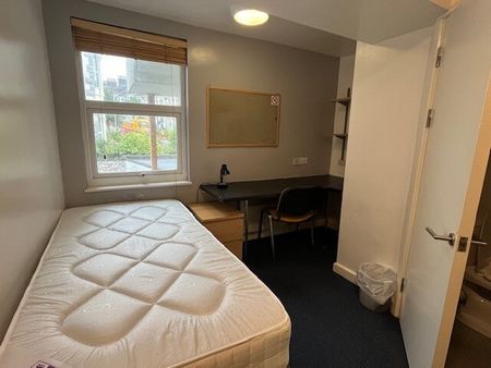 8 Bedroom | Flat 7, Richmond Lodge, PL4 6HN - 8 Bed! - Photo 5