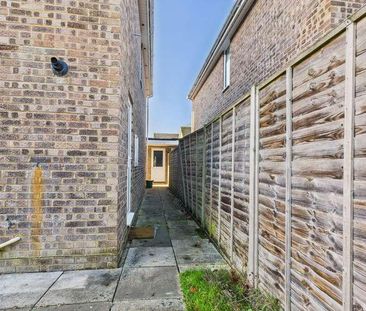 Ropley Close, Tadley, RG26 - Photo 2