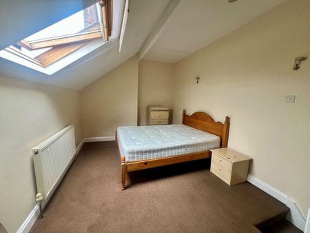2 Bed Terraced House, Arksey Terrace, LS12 - Photo 4