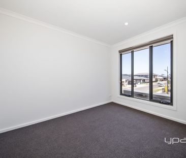 75 Fuchsia Drive, Rockbank - Photo 4