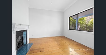 Charming Family Home in Prime Thornbury Location - Photo 2