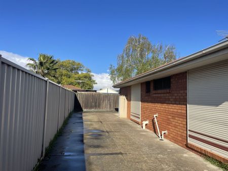 2/34 Somerset Drive, Sunshine North, VIC 3020 - Photo 2