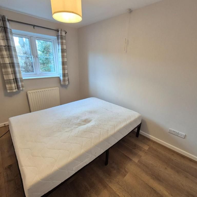 2 bedroom end of terrace house to rent - Photo 1