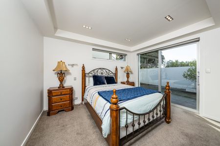 Architectural Masterpiece with Panoramic City & Harbour Views - Photo 5
