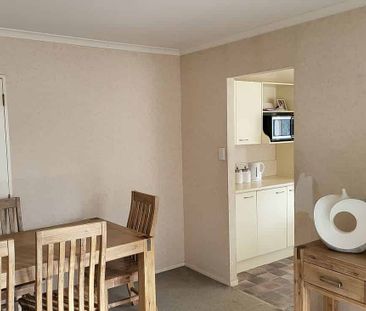 3Bedrooms, 2 Bathrooms House In Flatbush $750 - Photo 5