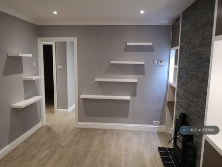 2 bedroom maisonette to rent - Photo 2