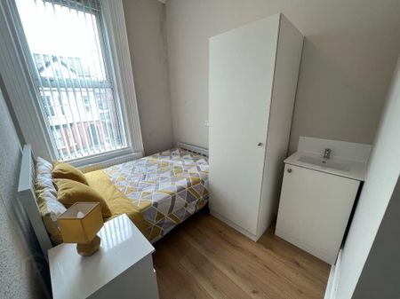 Camden Street, Room 5, All Bills Included, Belfast, BT9 6UA - Photo 3