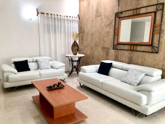 Casa amueblada en renta en Las Américas - Photo 1