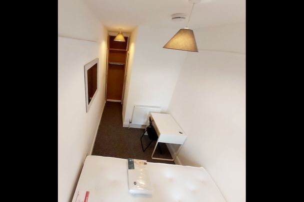 8 Bed Semi-Detached House, Stanbury Avenue, BS16 - Photo 1