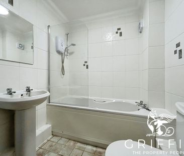 Noak Hill Road, Billericay, CM12 - Photo 1