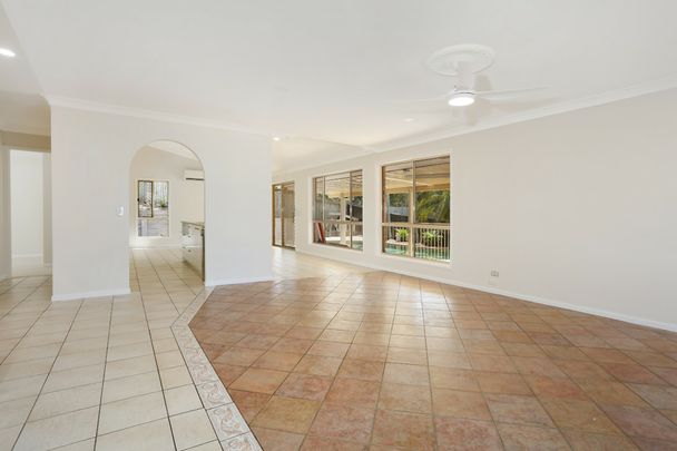 SPACIOUS FAMILY HOME WITH POOL - INTERNAL PHOTOS TO COME SOON - Photo 1