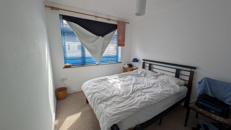 3 bedroom flat to rent - Photo 3