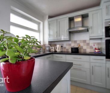 3 bedroom end of terrace house to rent - Photo 3