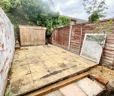 2 Bed Terraced House, Blenheim Gardens, RG1 - Photo 1