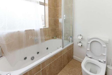 Penshurst Gardens, Edgware, HA8 - Photo 5