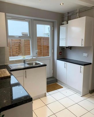 1 bedroom in a house share to rent - Photo 1