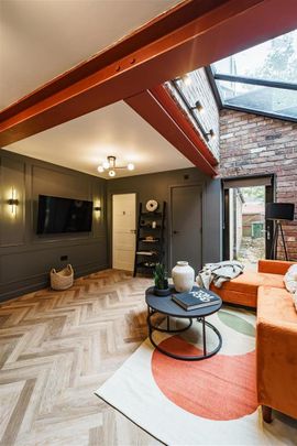 1 bedroom in a house share to rent - Photo 1