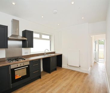 3 bedroom end of terrace house to rent - Photo 5