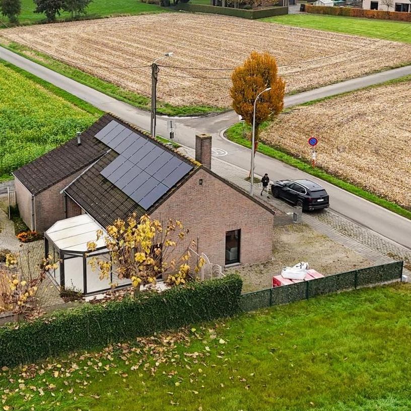 Verzorgde bungalow met: 3 slaapkamers, tuin en garage - Foto 1