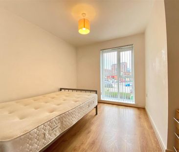 3 bedroom apartment to rent - Photo 4