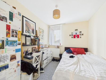 4 bedroom flat to rent - Photo 3