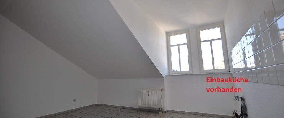 Dachwohnung mit Balkon, EBK, Tageslichtbad mit Wanne, etc. an der Klotzscher Heide. - Photo 1