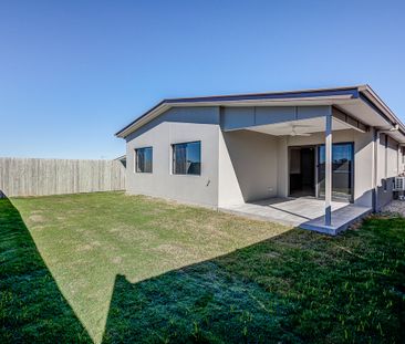 Large Modern Family Home! - Photo 2