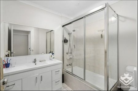 3 bedroom townhouse close to Harbour Town - Photo 4