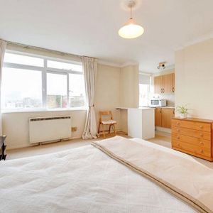 Studio to rent - Photo 2