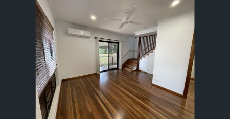 Immaculate VIlla Across from the Beach! - Photo 3