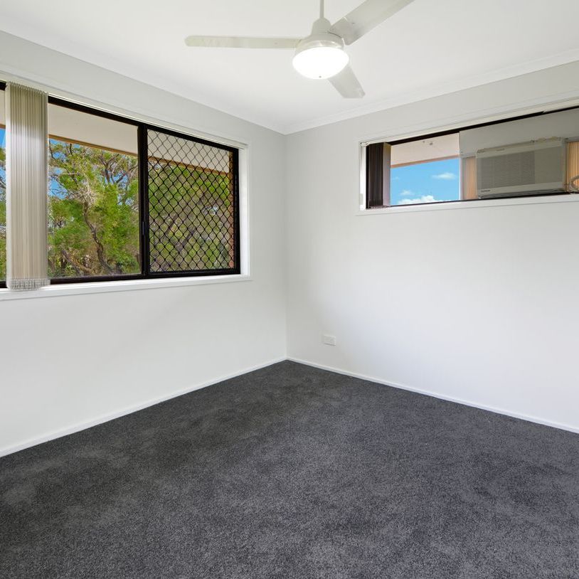 Work from home, dual living, teenage retreat or space for tools/toys - comfortable home on large block - Photo 1