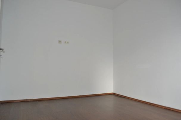 ATEMBERAUBENDER GARTEN - ZENTRAL BEGEHBARE ZIMMER - KÜCHE - AB SOFORT VERFÜGBAR! - Foto 1