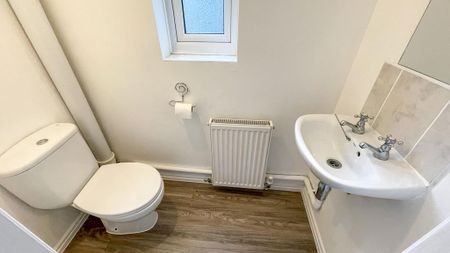 2 bedroom semi-detached house to rent - Photo 2