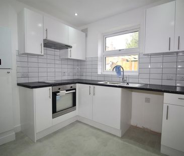 2 Bedroom Maisonette - Garden To Let - Photo 3
