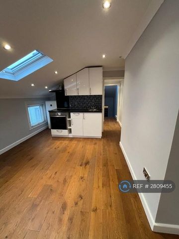 Studio to rent - Photo 2