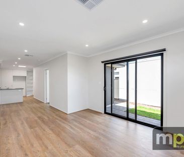 Modern Three Bedroom Home! - Photo 6