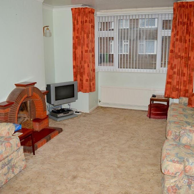 Semi Detached House - Photo 1