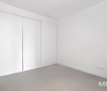 406/74 Queens Road, Melbourne - Photo 2