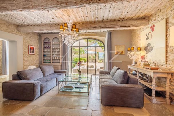 Proche Gordes - Magnifique Mas restauré au milieu des oliviers - Photo 1