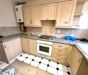 Semi-detached house to rent on - Photo 6