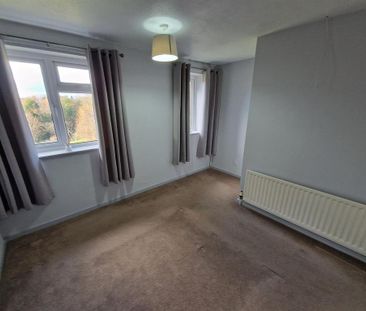 2 bedroom end of terrace house to rent - Photo 2